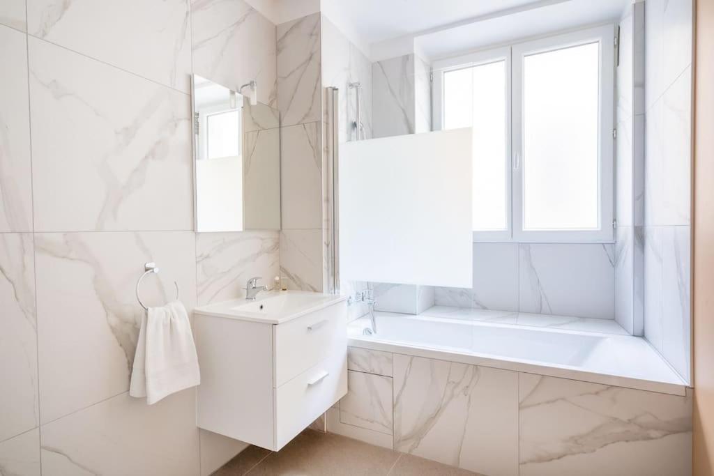 2#two Bedrooms#champs Elysees#arc De Triomphe#ac Appartement Parijs